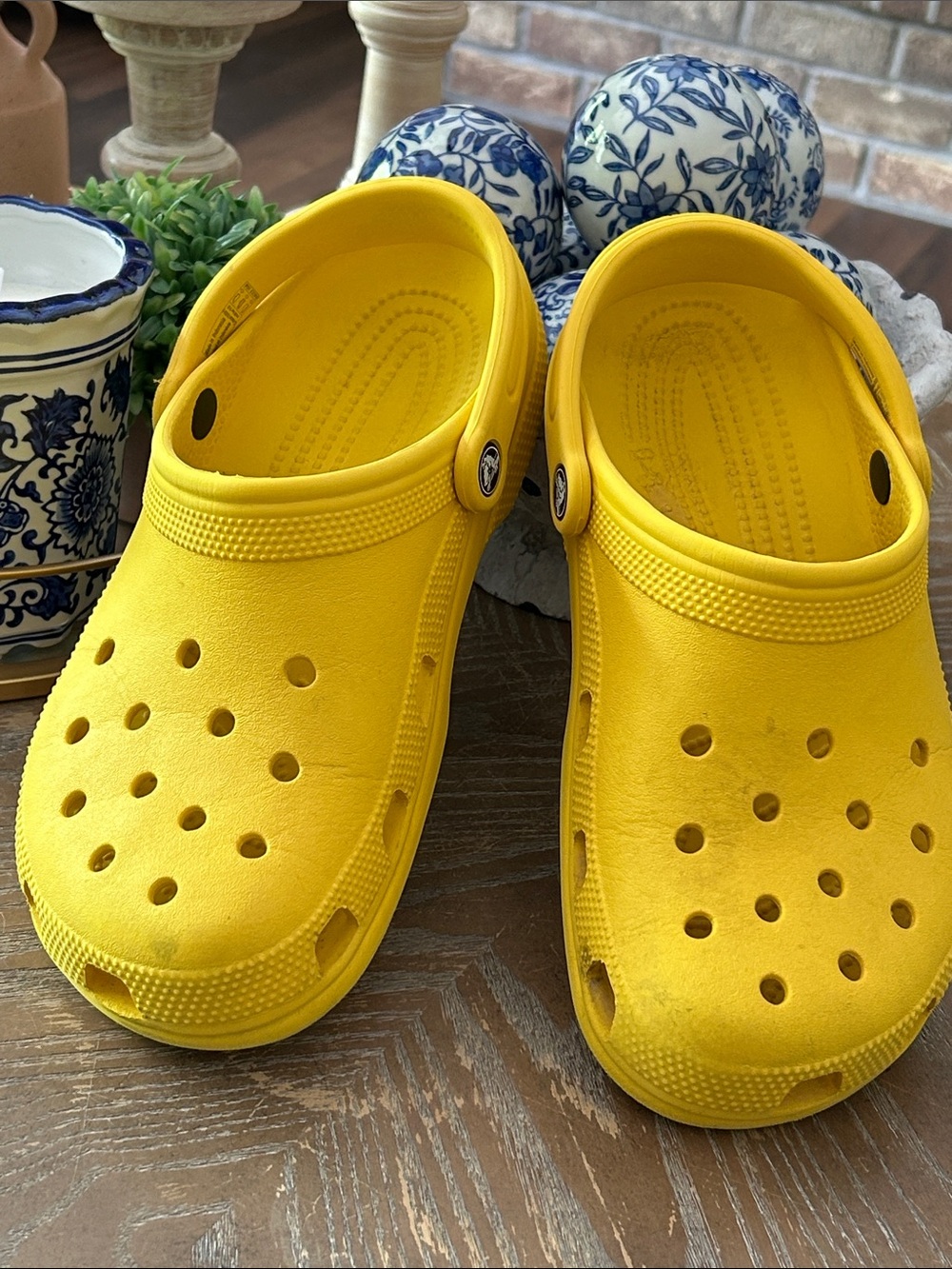Adult Crocs Yellow Slip-On Clog Sandal Shoes Menโs 8 Womenโs 10